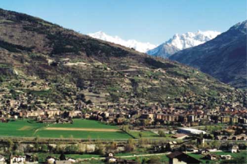 Aprile 2002: Aosta e la sua collina.