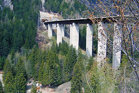 Lavori di costruzione dell’autostrada Aosta -Courmayeur.