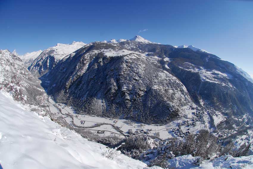 Scorcio invernale della Valtournenche.