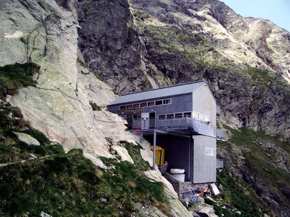 Il Rifugio Dalmazzi, in Val Ferret.