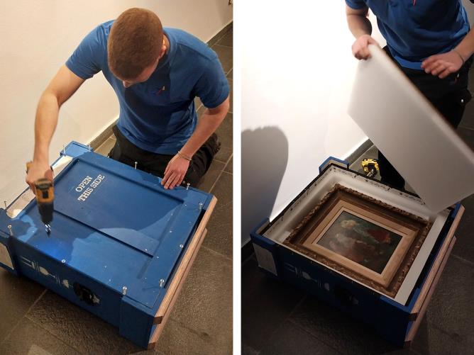 Ouverture des caisses et déballage des œuvres.