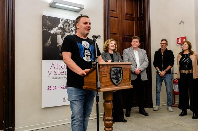 Aosta, Hôtel des États, 24 aprile 2026. Il fotografo Stefano Scherma presenta le sue opere. (Foto: Stopdown)