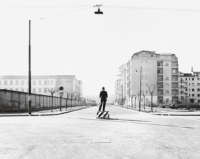 Nino Migliori, Milano, 1954 © Fondazione Nino Migliori
