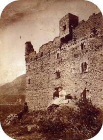 Le château d'Ussel dans une carte postale de 1896 (photo : ASBC)