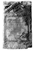 Inscription funéraire « Aux mânes de Publicia Inclita. Atrius Verinus à son épouse bien-aimée, et Atria Verina à sa très douce mère »