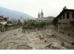 Veduta generale da sud della platea forense durante gli scavi archeologici del 1988 (attuale piazza Caveri)