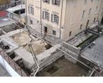 Vue du palais de l'archidiaconat, fondé sur les restes du temple oriental, pendant les fouilles de la place Jean XXIII en 2007