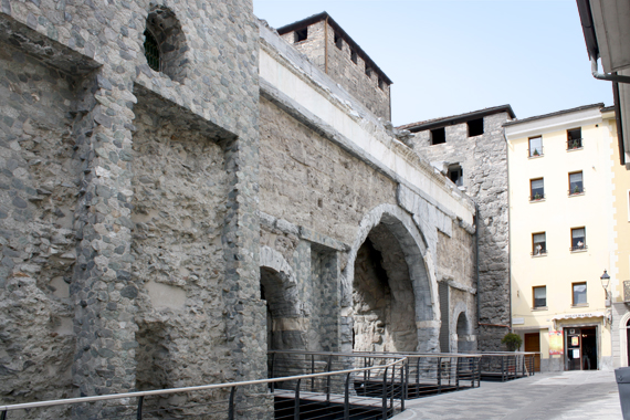 Façade Est de la Porta Prætoria