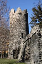 Torre d’angolo nord-ovest, detta “Tourneuve” (via Monte Solarolo / via Tourneuve)