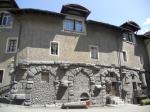 Esterno del settore nord-ovest dell'Anfiteatro. Arcate inglobate in un edificio del convento di San Giuseppe