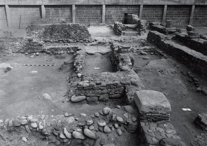 Vue depuis le Sud du probable thermopolium durant les fouilles de 1971.