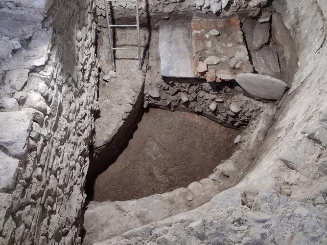 6) L’area absidale a fine scavo 